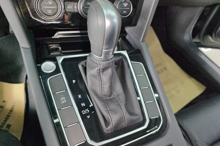 Used Volkswagen Magotan 2019 330TSI DSG Luxury Model China V Standard Gear Lever