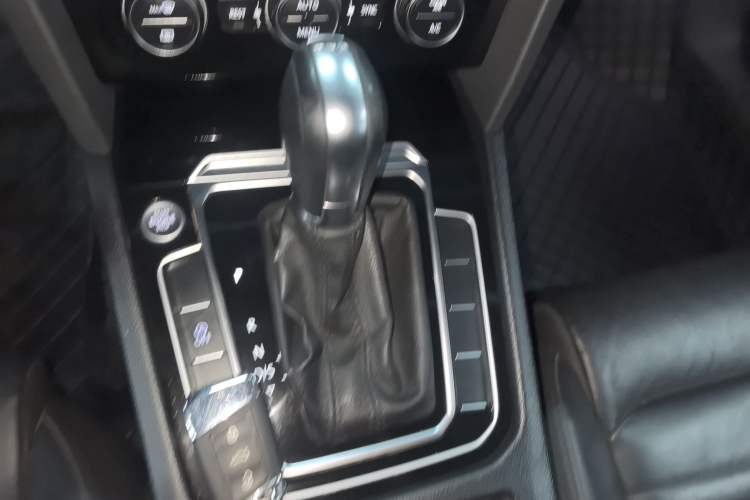 Used Volkswagen Magotan 2019 330TSI DSG Luxury Version China VI Standard Gear Lever