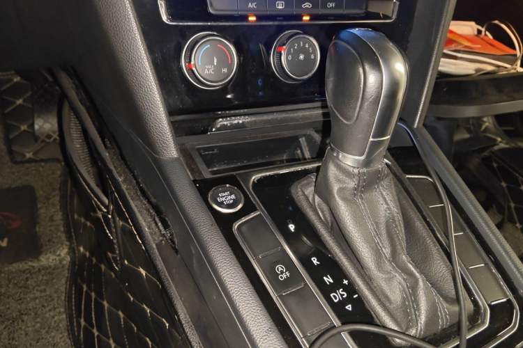 Used Volkswagen Magotan 2019 330TSI DSG Leading Edition China V Standard Gear Lever