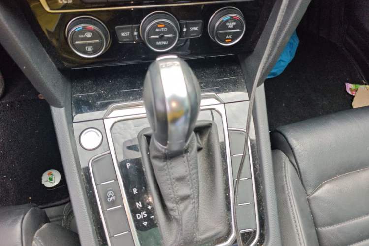 Used Volkswagen Magotan 2019 330TSI DSG Luxury Version China VI Standard Gear Lever