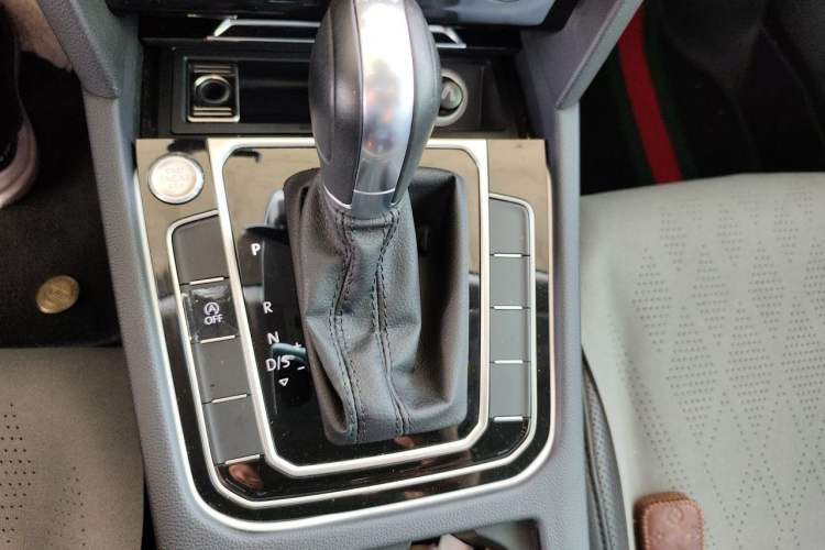 Used Volkswagen Magotan 2019 330TSI DSG Luxury Model China V Standard Gear Lever