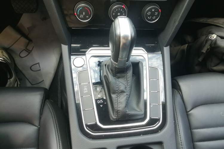 Used Volkswagen Magotan 2019 280TSI DSG Leading Model China VI Standard Gear Lever
