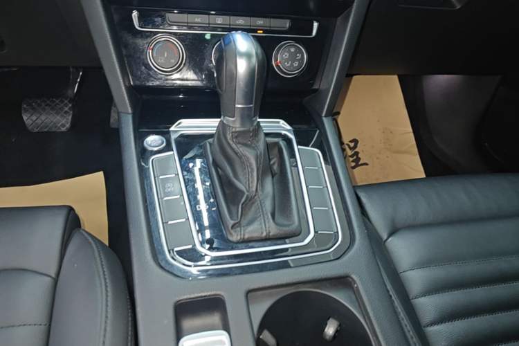 Used Volkswagen Magotan 2019 330TSI DSG Leading Model China VI Standard Gear Lever