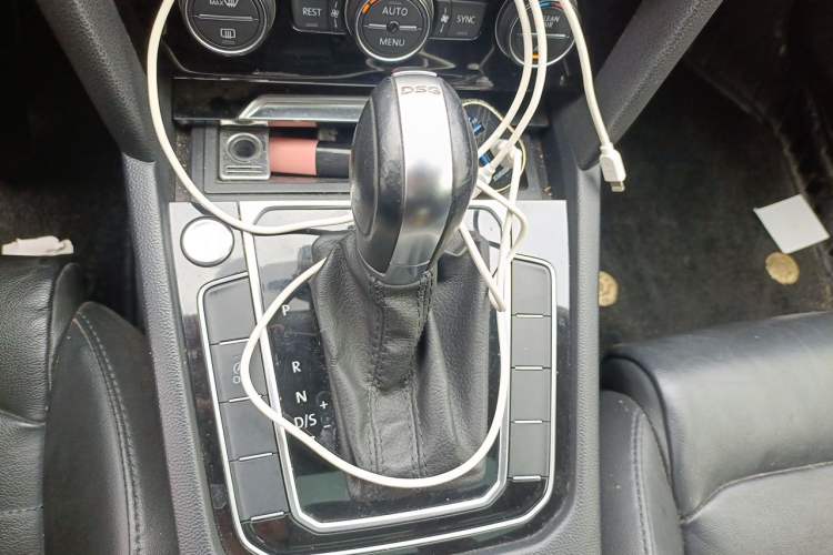 Used Volkswagen Magotan 2019 330TSI DSG Luxury Version China VI Standard Gear Lever