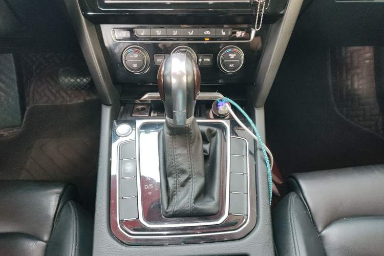 Used Volkswagen Magotan 2019 330TSI DSG Luxury Version China VI Standard Gear Lever