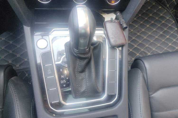 Used Volkswagen Magotan 2019 330TSI DSG Luxury Version China VI Standard Gear Lever