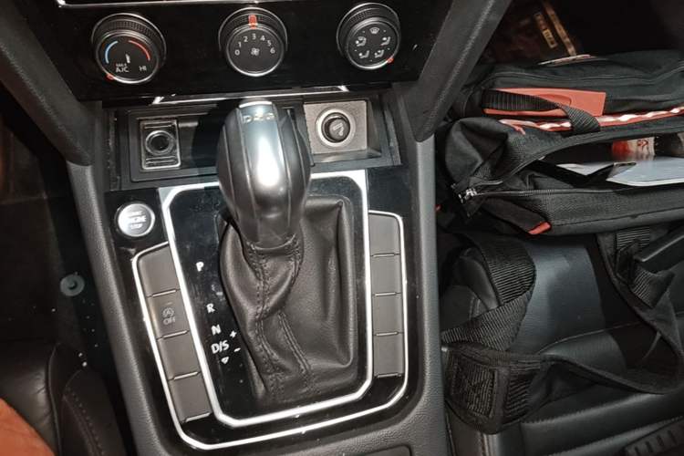 Used Volkswagen Magotan 2019 330TSI DSG Leading Edition China V Standard Gear Lever