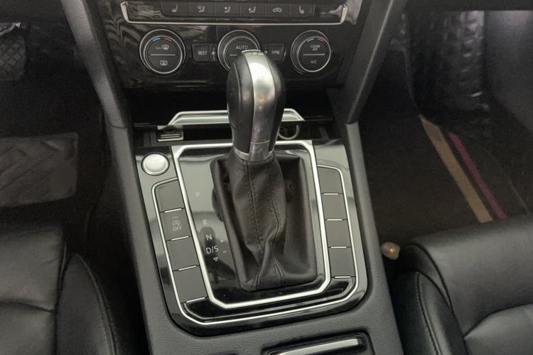 Used Volkswagen Magotan 2019 330TSI DSG Luxury Model China V Standard Gear Lever