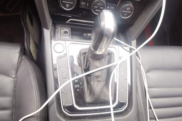 Used Volkswagen Magotan 2019 330TSI DSG Luxury Version China VI Standard Gear Lever