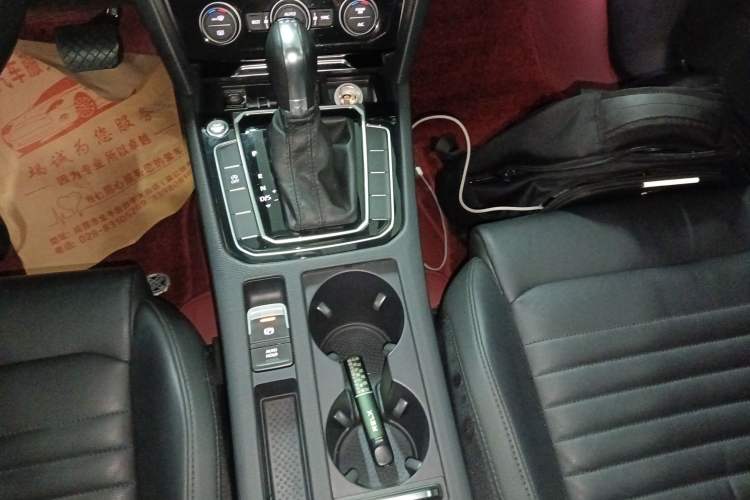 Used Volkswagen Magotan 2019 330TSI DSG Luxury Version China VI Standard Gear Lever