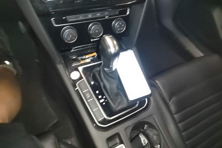 Used Volkswagen Magotan 2019 330TSI DSG Leading Edition China V Standard Gear Lever