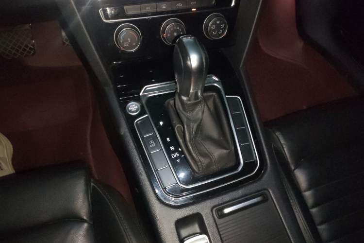 Used Volkswagen Magotan 2019 330TSI DSG Leading Model China VI Standard Gear Lever
