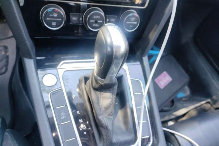 Used Volkswagen Magotan 2019 330TSI DSG Luxury Model China V Standard Gear Lever