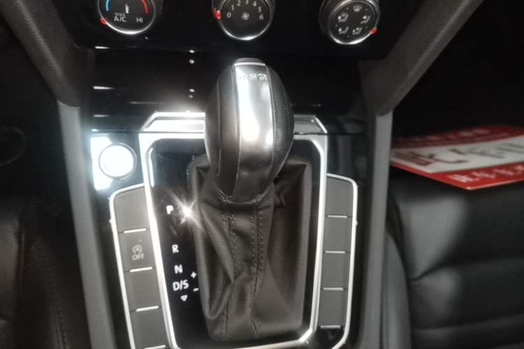 Used Volkswagen Magotan 2019 330TSI DSG Leading Edition China V Standard Gear Lever