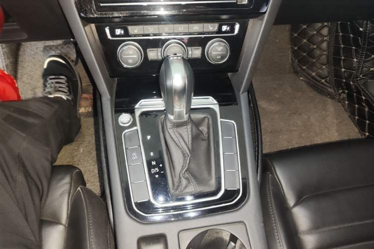 Used Volkswagen Magotan 2019 330TSI DSG Luxury Model China V Standard Gear Lever