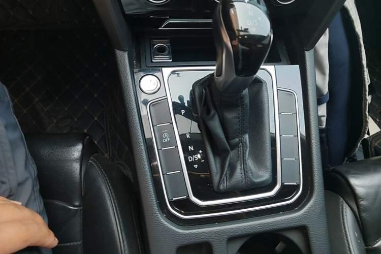Used Volkswagen Magotan 2019 330TSI DSG Leading Model China VI Standard Gear Lever