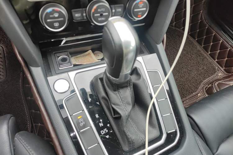 Used Volkswagen Magotan 2019 330TSI DSG Luxury Version China VI Standard Gear Lever