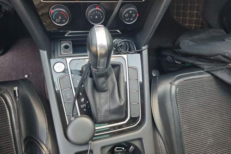 Used Volkswagen Magotan 2019 330TSI DSG Leading Model China VI Standard Gear Lever