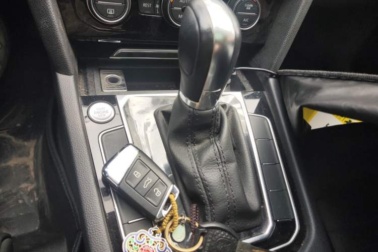 Used Volkswagen Magotan 2019 330TSI DSG Luxury Version China VI Standard Gear Lever