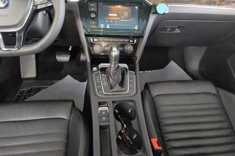 Used Volkswagen Magotan 2019 330TSI DSG Luxury Version China VI Standard Gear Lever