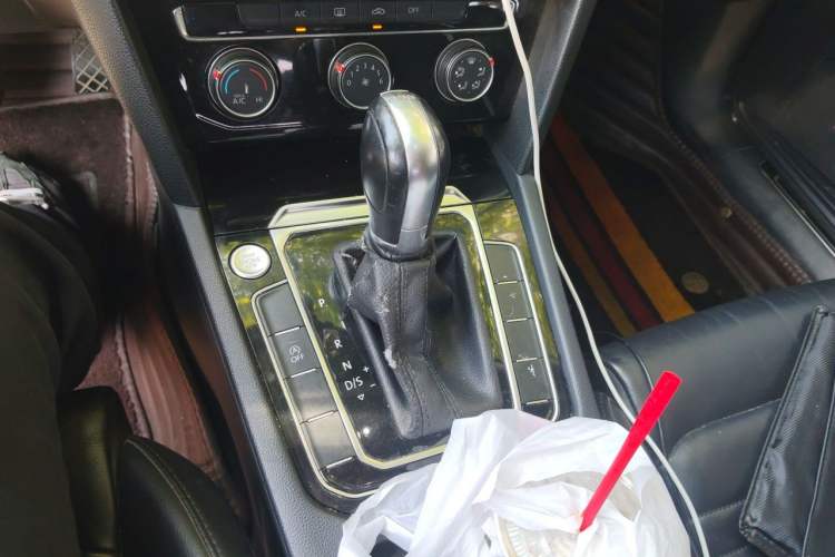 Used Volkswagen Magotan 2019 330TSI DSG Leading Edition China V Standard Gear Lever