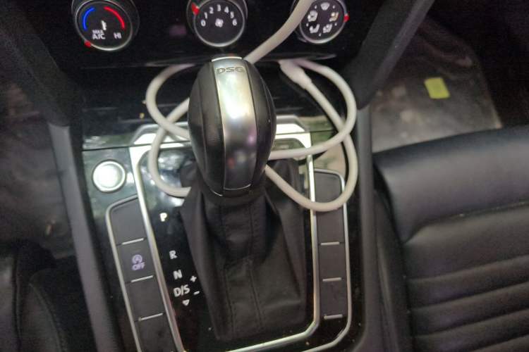 Used Volkswagen Magotan 2019 330TSI DSG Leading Model China VI Standard Gear Lever