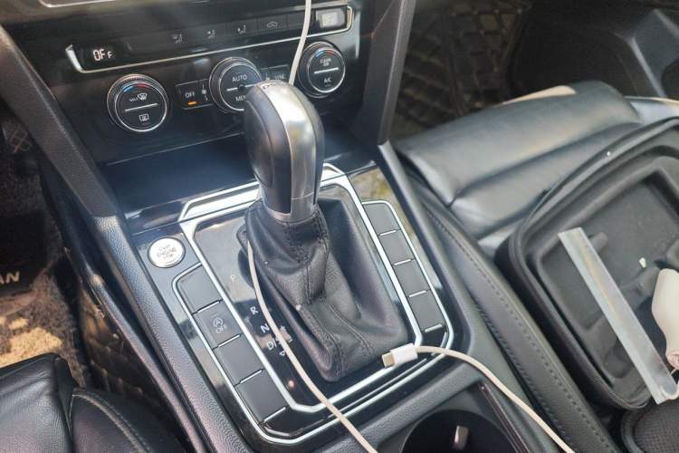 Used Volkswagen Magotan 2019 330TSI DSG Leading Edition China V Standard Gear Lever