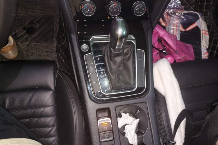 Used Volkswagen Magotan 2019 330TSI DSG Leading Edition China V Standard Gear Lever