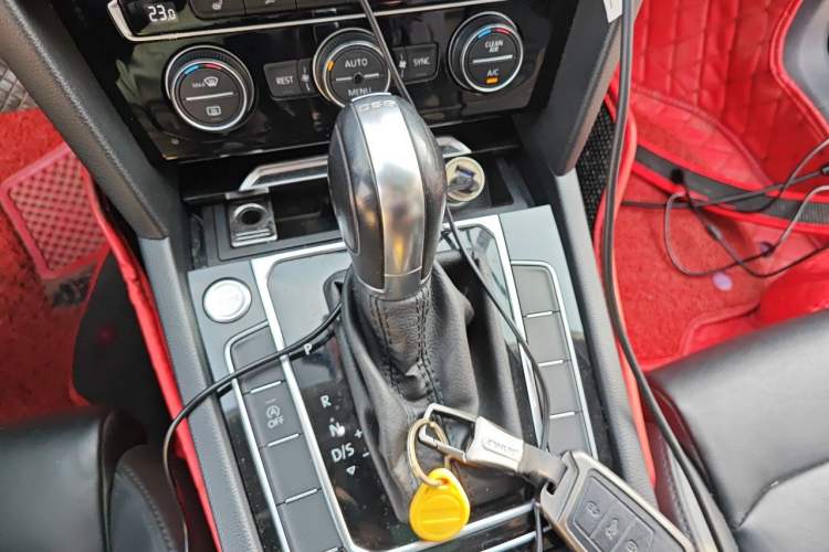 Used Volkswagen Magotan 2019 330TSI DSG Luxury Version China VI Standard Gear Lever