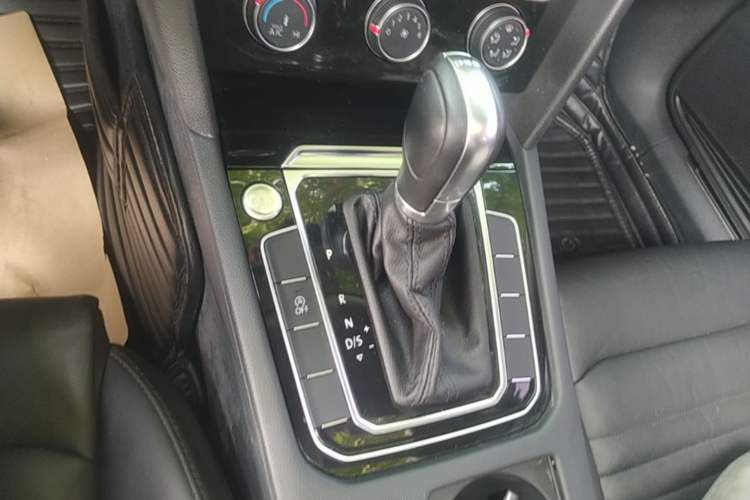 Used Volkswagen Magotan 2019 330TSI DSG Leading Edition China V Standard Gear Lever