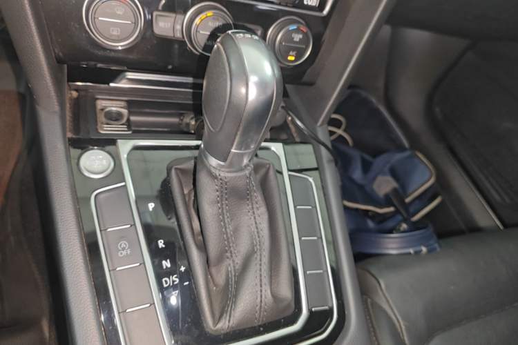Used Volkswagen Magotan 2019 330TSI DSG Luxury Model China V Standard Gear Lever