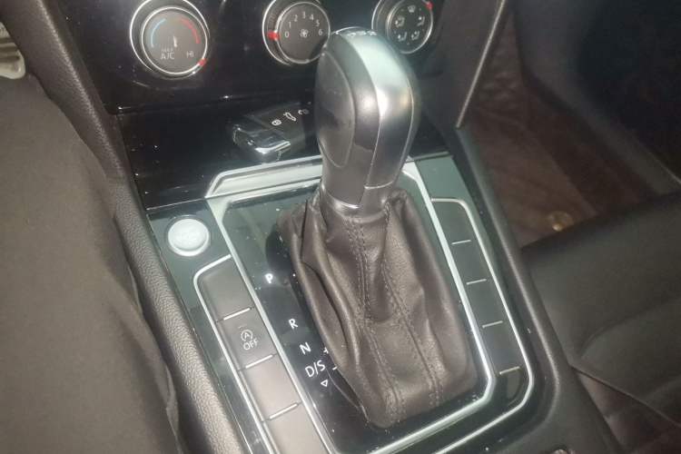 Used Volkswagen Magotan 2019 330TSI DSG Leading Model China VI Standard Gear Lever