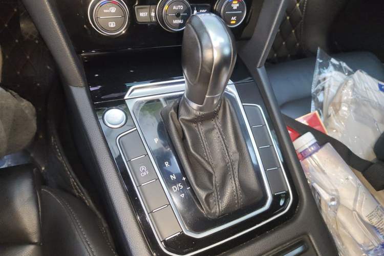 Used Volkswagen Magotan 2019 330TSI DSG Luxury Version China VI Standard Gear Lever