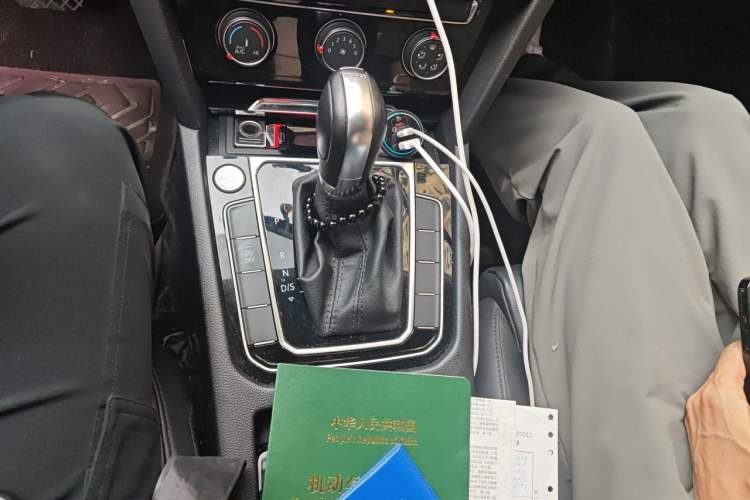 Used Volkswagen Magotan 2019 330TSI DSG Leading Model China VI Standard Gear Lever
