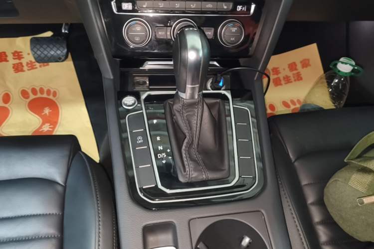 Used Volkswagen Magotan 2019 330TSI DSG Luxury Version China VI Standard Gear Lever