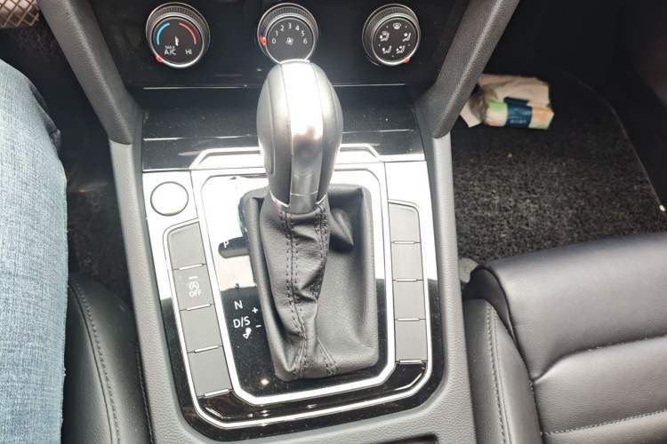Used Volkswagen Magotan 2019 330TSI DSG Leading Model China VI Standard Gear Lever