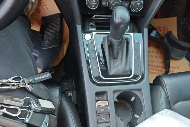 Used Volkswagen Magotan 2019 330TSI DSG Luxury Version China VI Standard Gear Lever
