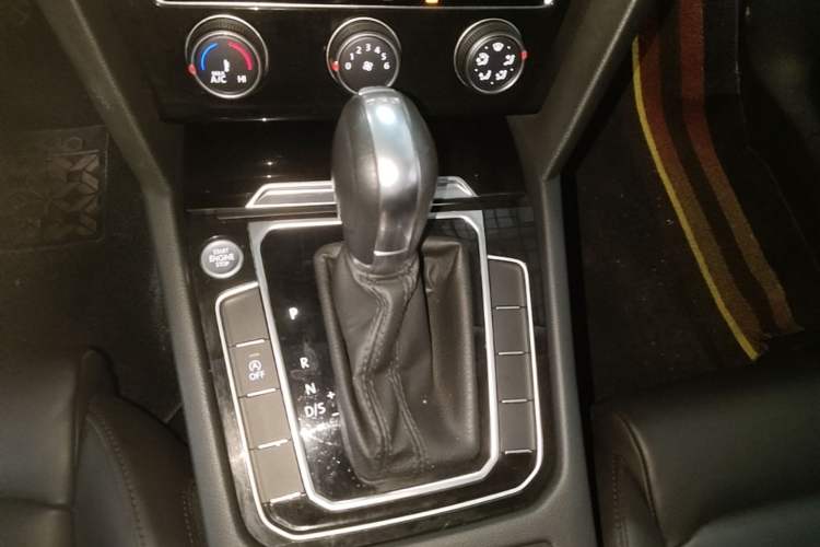 Used Volkswagen Magotan 2019 330TSI DSG Leading Edition China V Standard Gear Lever