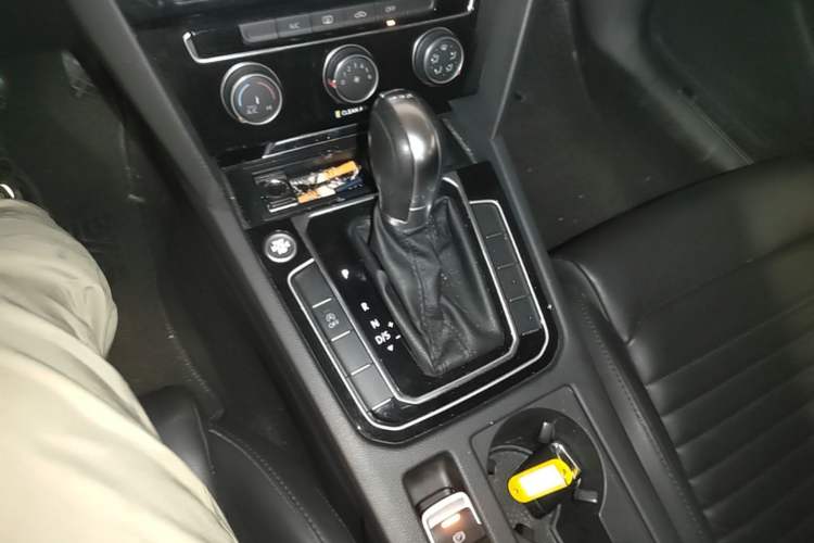 Used Volkswagen Magotan 2019 330TSI DSG Leading Edition China V Standard Gear Lever
