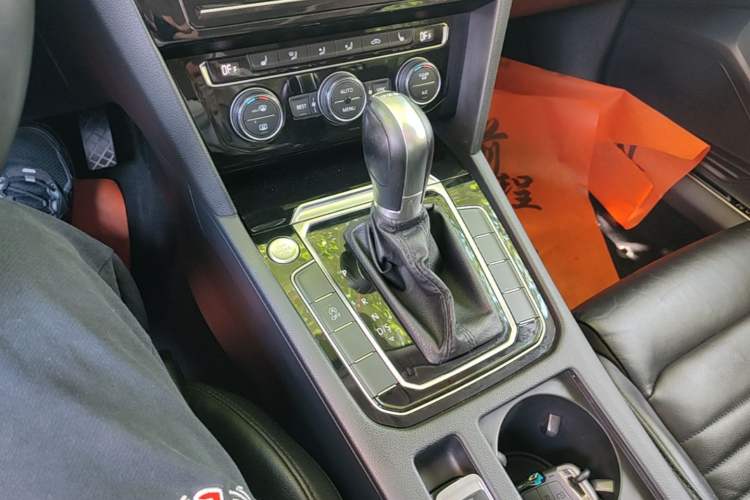 Used Volkswagen Magotan 2019 330TSI DSG Luxury Model China V Standard Gear Lever