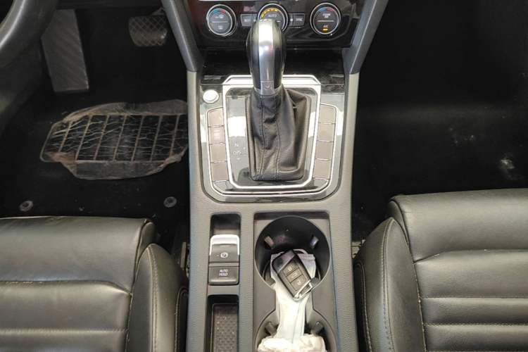 Used Volkswagen Magotan 2019 330TSI DSG Luxury Model China V Standard Gear Lever