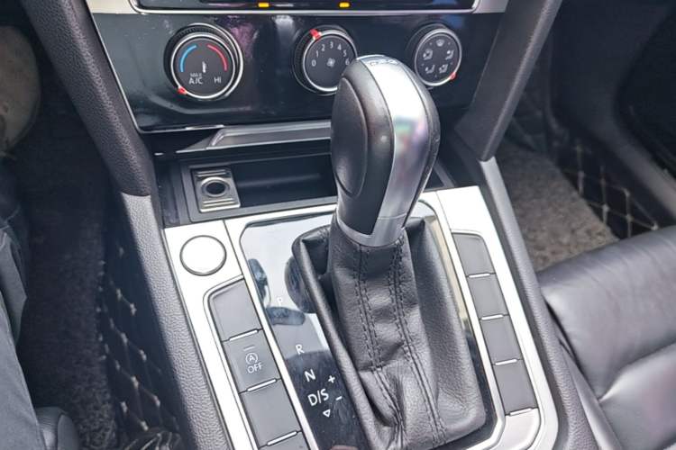 Used Volkswagen Magotan 2019 280TSI DSG Comfort Model China VI Standard Gear Lever