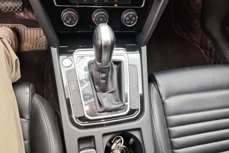 Used Volkswagen Magotan 2019 330TSI DSG Leading Model China VI Standard Gear Lever