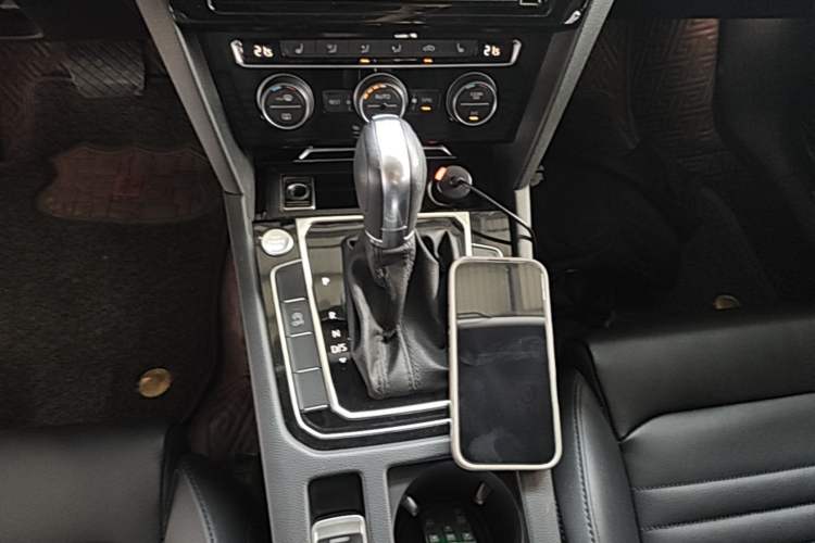 Used Volkswagen Magotan 2019 330TSI DSG Luxury Version China VI Standard Gear Lever