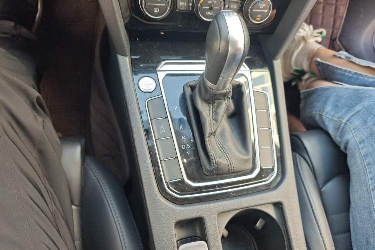 Used Volkswagen Magotan 2019 330TSI DSG Luxury Version China VI Standard Gear Lever