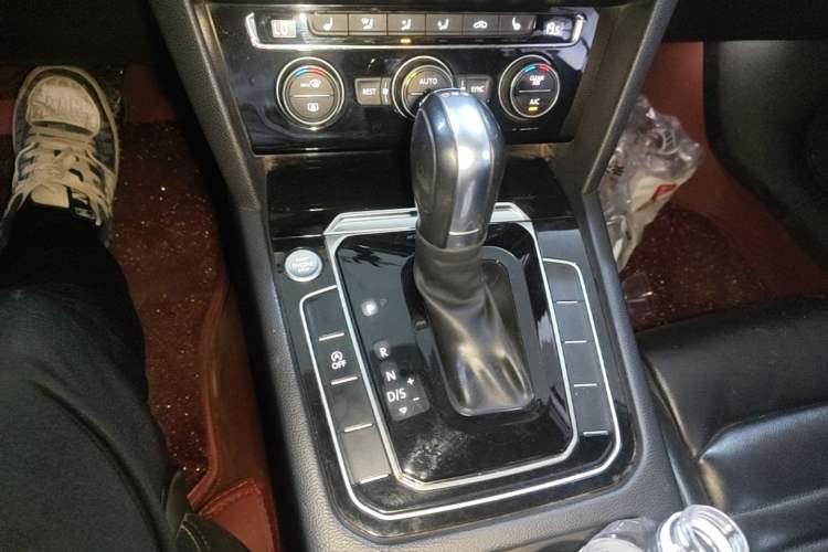 Used Volkswagen Magotan 2019 330TSI DSG Luxury Model China V Standard Gear Lever