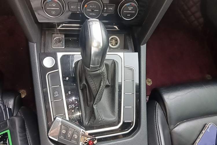 Used Volkswagen Magotan 2019 330TSI DSG Luxury Model China V Standard Gear Lever