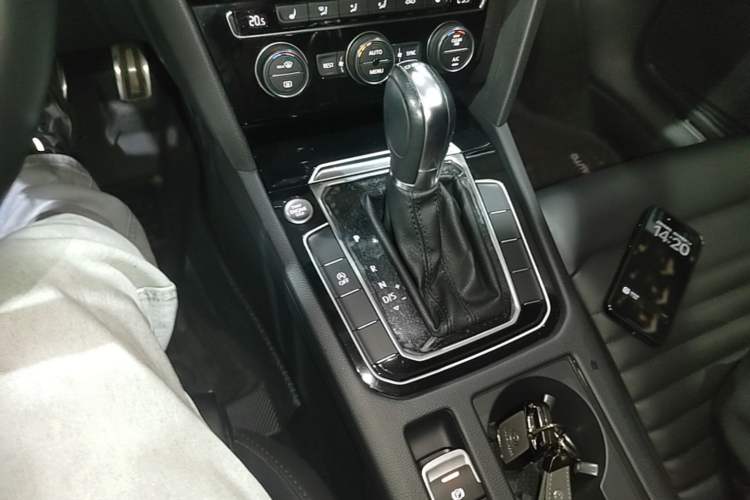 Used Volkswagen Magotan 2019 330TSI DSG Luxury Version China VI Standard Gear Lever