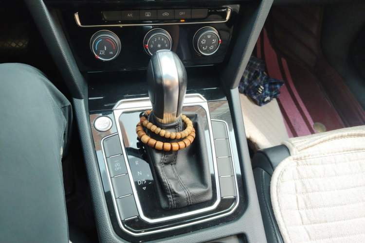 Used Volkswagen Magotan 2019 330TSI DSG Leading Model China VI Standard Gear Lever