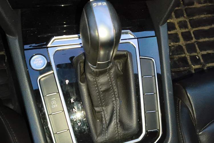 Used Volkswagen Magotan 2019 330TSI DSG Leading Edition China V Standard Gear Lever